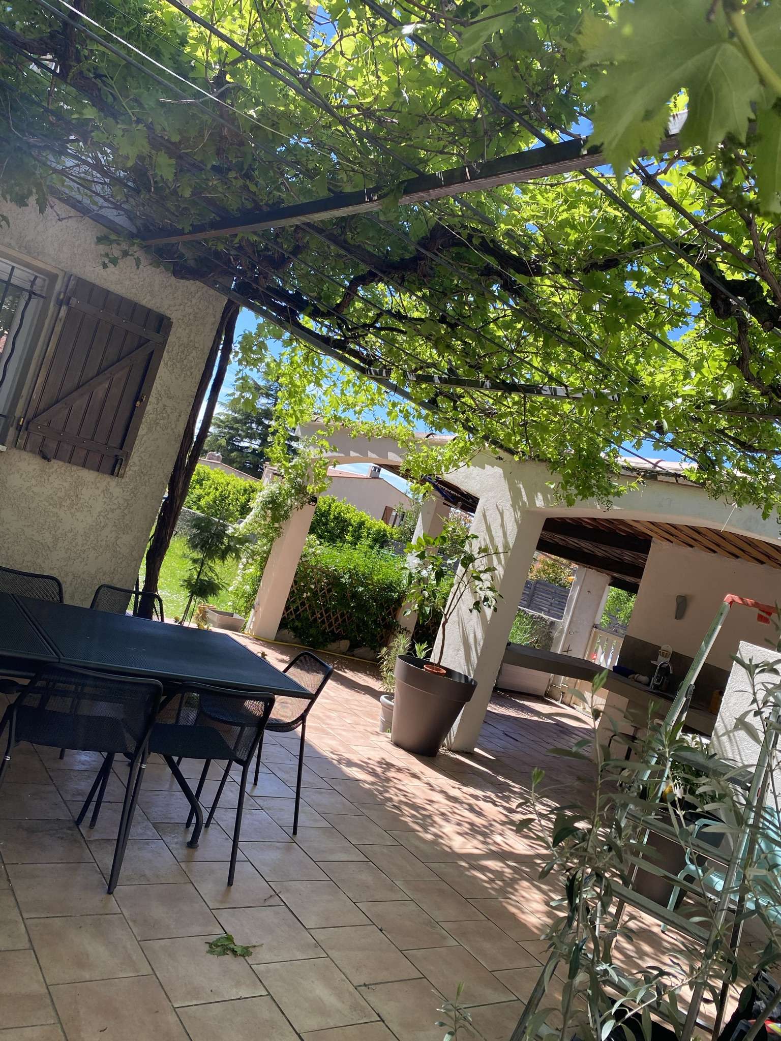 Portail gris aluminium